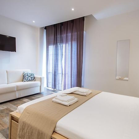 Politeama Luxury Suites ปาแลร์โม ภายนอก รูปภาพ