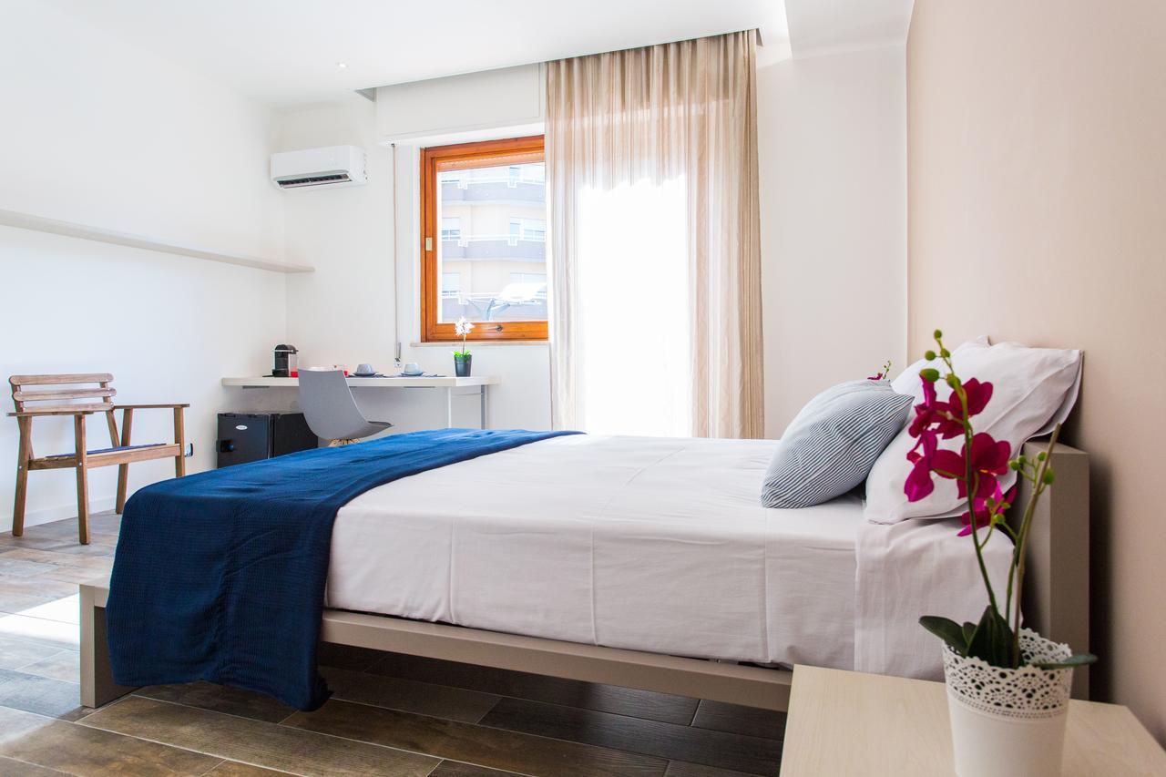 Politeama Luxury Suites ปาแลร์โม ภายนอก รูปภาพ