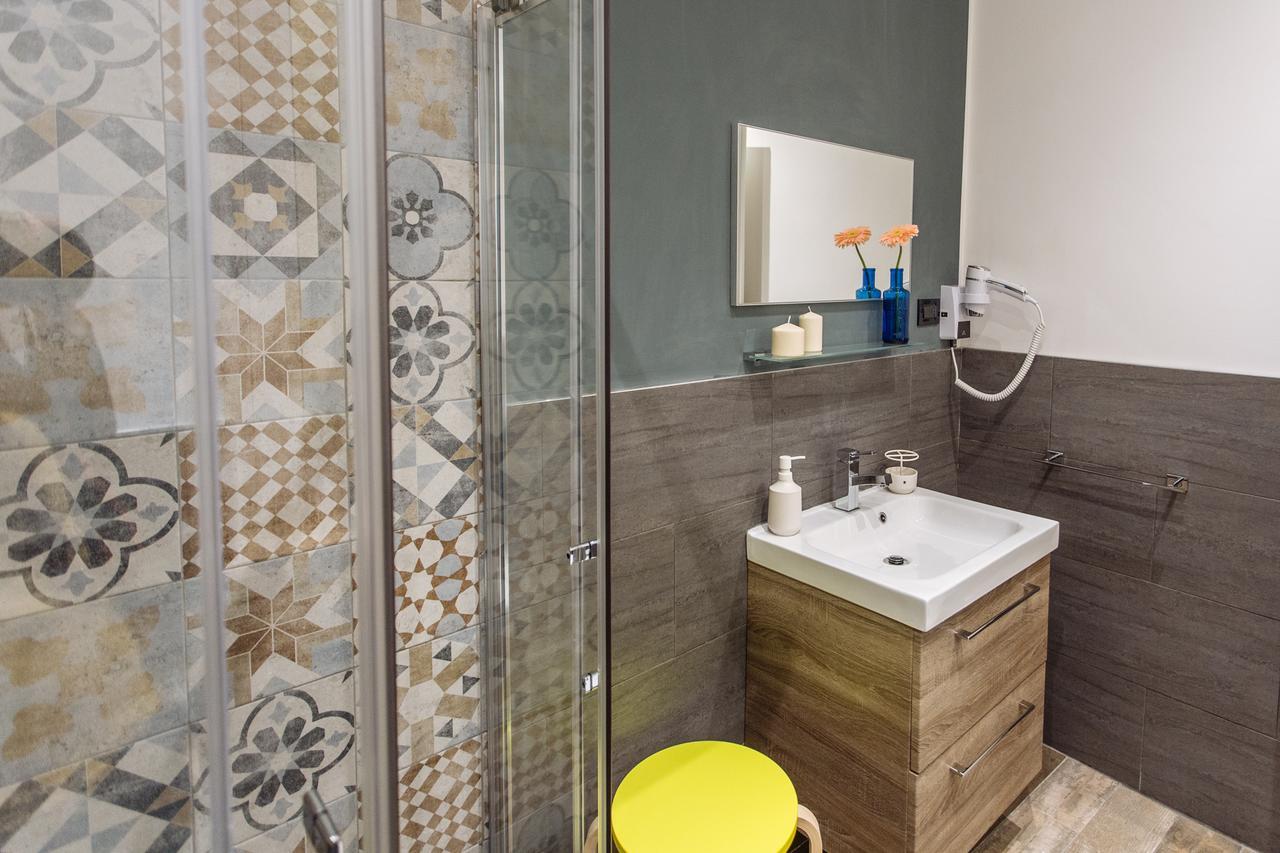 Politeama Luxury Suites ปาแลร์โม ภายนอก รูปภาพ