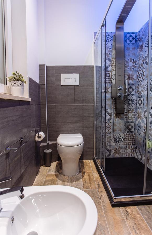 Politeama Luxury Suites ปาแลร์โม ภายนอก รูปภาพ