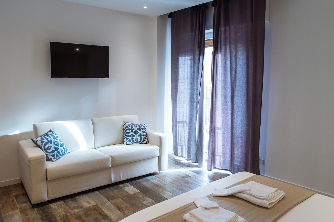 Politeama Luxury Suites ปาแลร์โม ภายนอก รูปภาพ