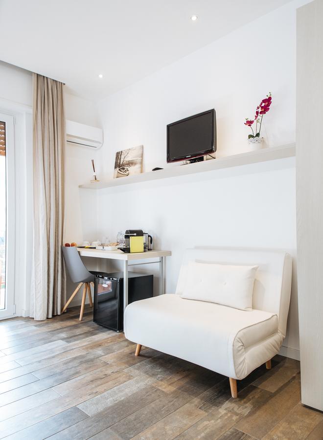 Politeama Luxury Suites ปาแลร์โม ภายนอก รูปภาพ